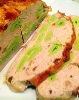 Курица, фаршированная блинами с изюмом