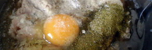 курица, фаршированная блинами с изюмом