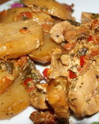 Курица под сливочным соусом в мультиварке