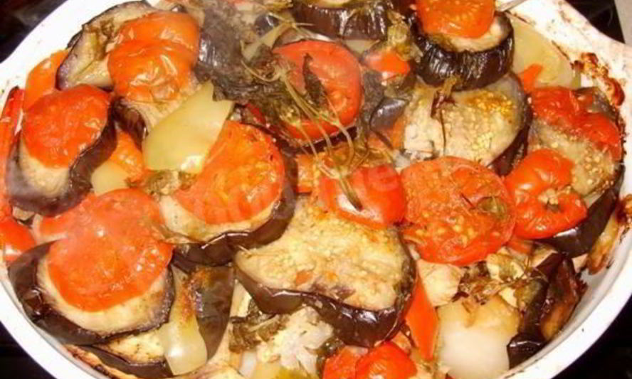 Рецепт курицы с картошкой и овощами в духовке в фольге