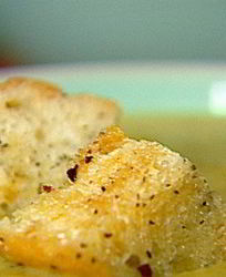 Курица с лимонами и крутонами