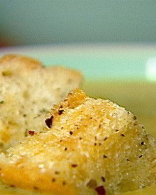 Курица с лимонами и крутонами