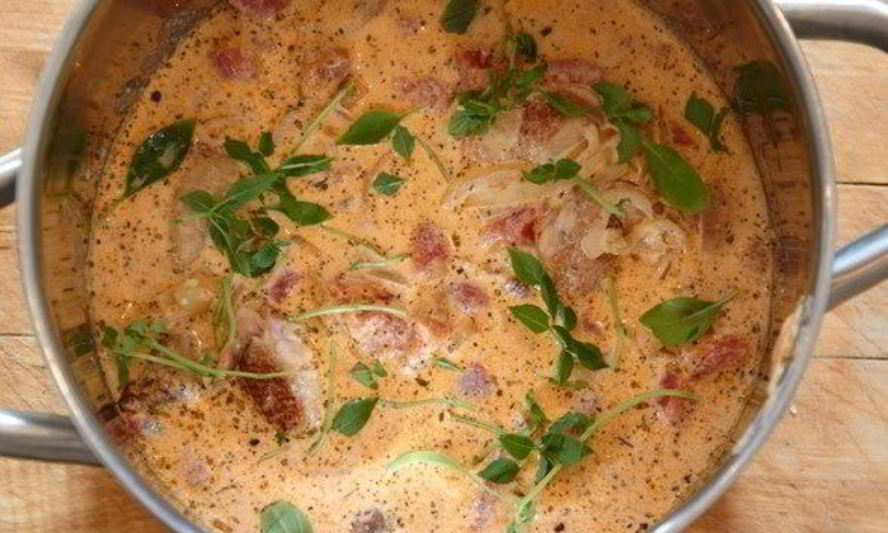 Рецепт курицы, тушенной в томатно-сливочном соусе