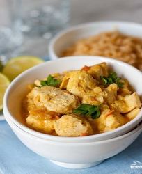 Курица в сливочном соусе с карри