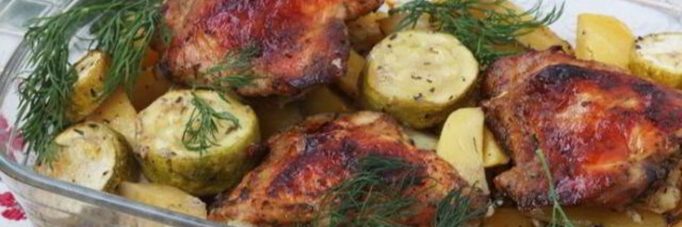 Курица, запеченная с кабачками и картофелем