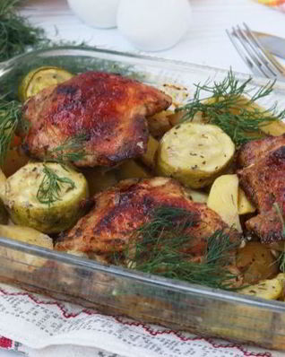 Курица, запеченная с кабачками и картофелем