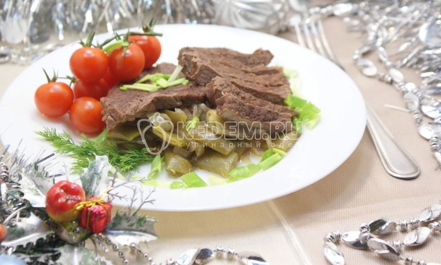 Рецепт отбивных из говядины томленые с луком и фасолью