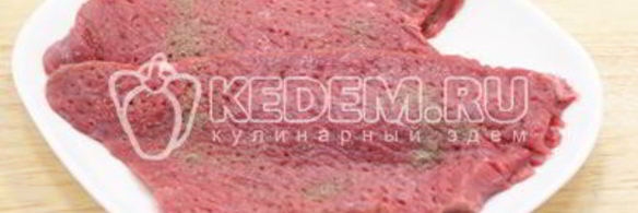 отбивные из говядины томленые с луком и фасолью