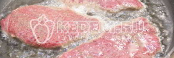 отбивные из говядины томленые с луком и фасолью