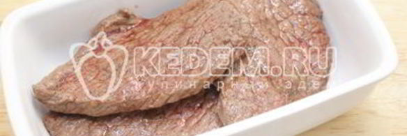 отбивные из говядины томленые с луком и фасолью