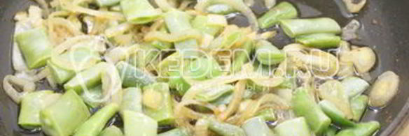 отбивные из говядины томленые с луком и фасолью