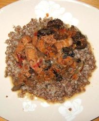 Поджарка свинина с черносливом