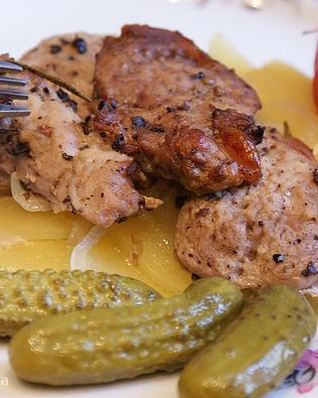 Свинина с картофелем запеченная в рукаве