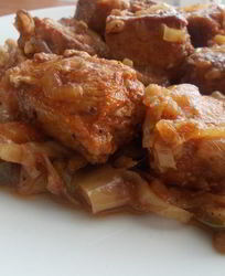 Свинина, тушенная с овощами