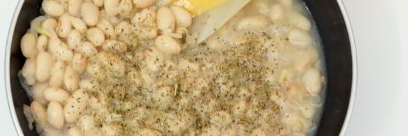 свиные колбаски с фасолью