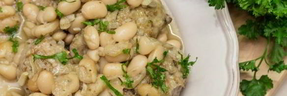 свиные колбаски с фасолью