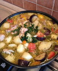 Тушеная курица с картофелем и баклажанами