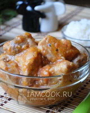 Тушеная свинина с помидорами