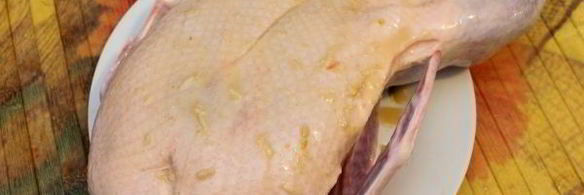 утка в рукаве в духовке