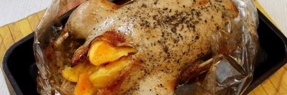 утка в рукаве в духовке