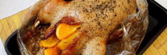 утка в рукаве в духовке