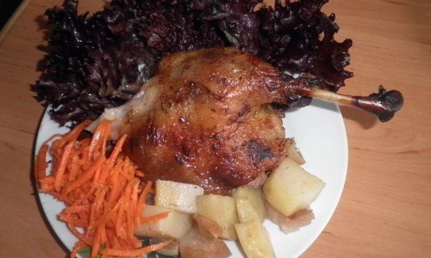 Рецепт утки запеченой с яблоками и грушами