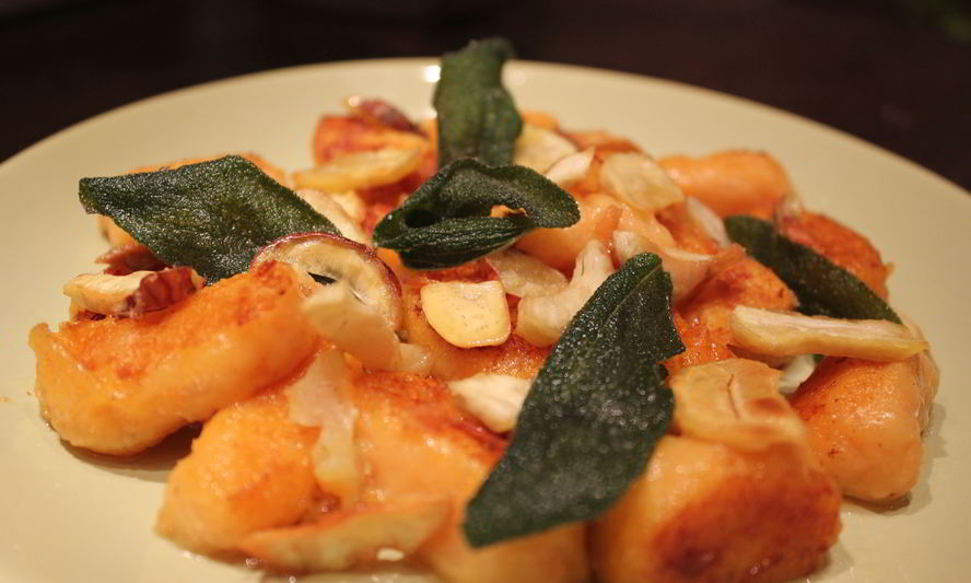 Рецепт ньокков из батата с шалфеем и каштановой стружкой