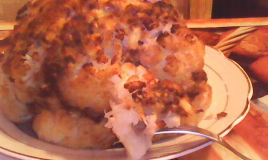 Рецепт фаршированной цветной капусты, запеченной под брынзой