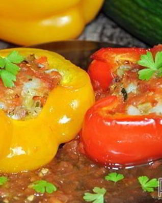 Фаршированный овощами сладкий перец