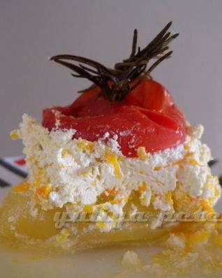 Фаршированный перец на бочок с розмариновым томатом