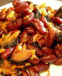 Фасоль с морковью, черносливом и грецкими орехами