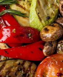 Кабачки на сковороде-гриль с грибами и баклажанами