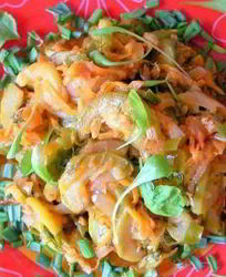 Кабачки, тушенные с луком