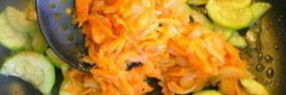 кабачки, тушенные с луком