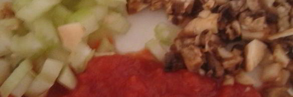 картофель, запеченный с красным луком и фаршированными грибами