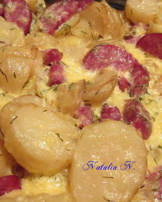 Картофель, запеченый с колбаской