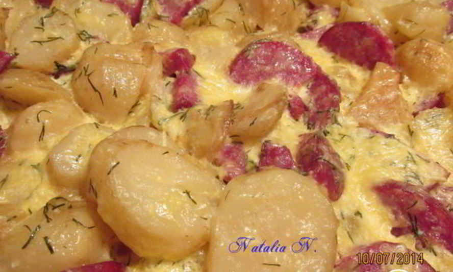 Рецепт картофеля, запеченого с колбаской