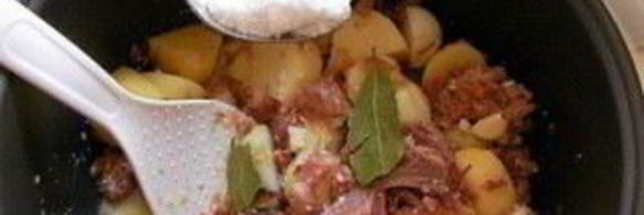 картошка с тушенкой в мультиварке
