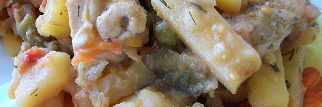 Картошка тушеная с индейкой и овощами