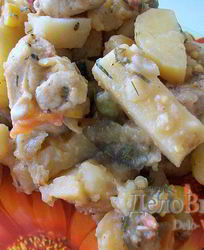 Картошка тушеная с индейкой и овощами