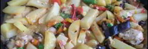 картошка тушеная с индейкой и овощами