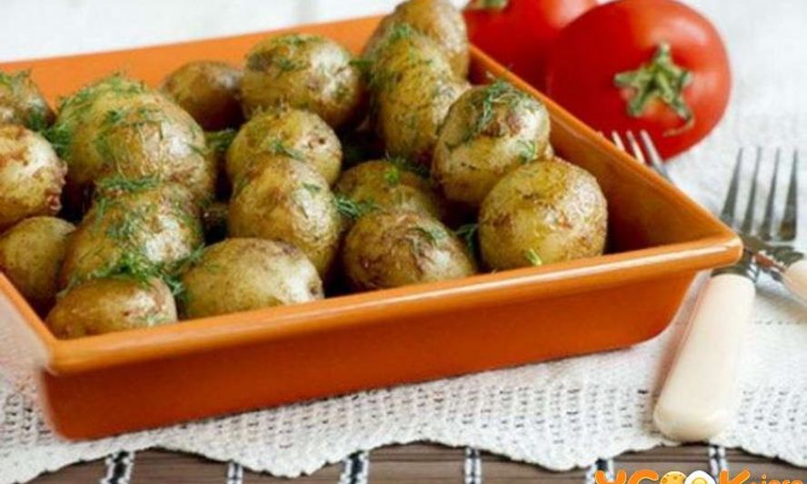 Рецепт молодого картофеля запеченного в рукаве