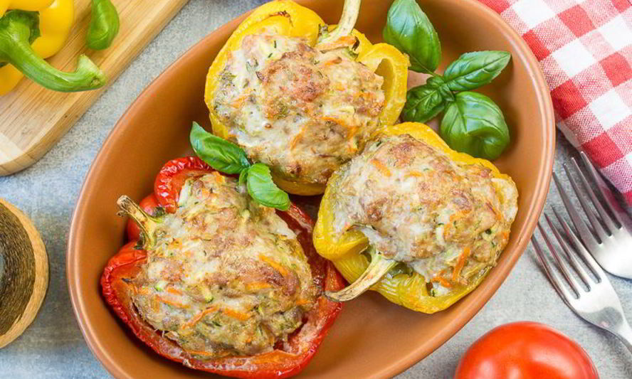 Рецепт печеного перца, фаршированного курицей и овощами