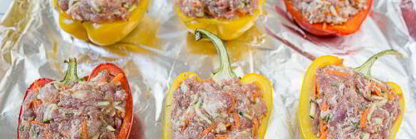 печеный перец, фаршированный курицей и овощами