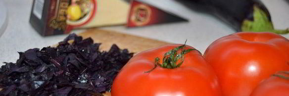 помидоры, фаршированные баклажанами под сыром джюгас