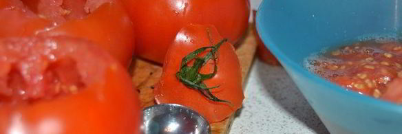 помидоры, фаршированные баклажанами под сыром джюгас