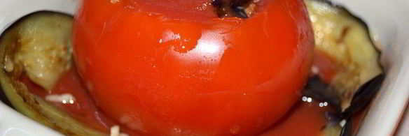 помидоры, фаршированные баклажанами под сыром джюгас