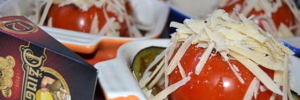 помидоры, фаршированные баклажанами под сыром джюгас