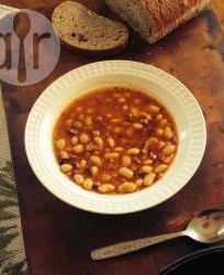 Тушеная фасоль по-польски