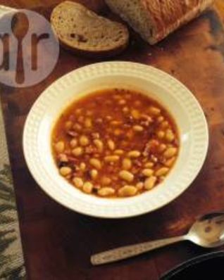 Тушеная фасоль по-польски